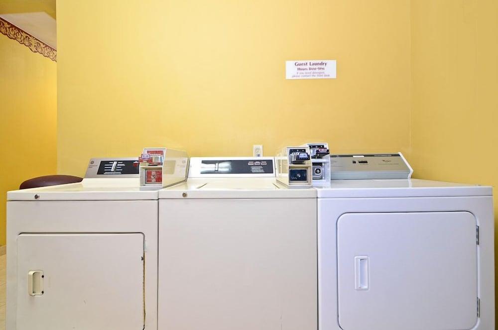 Econo Lodge Airport Louisville-Jefferson County Extérieur photo