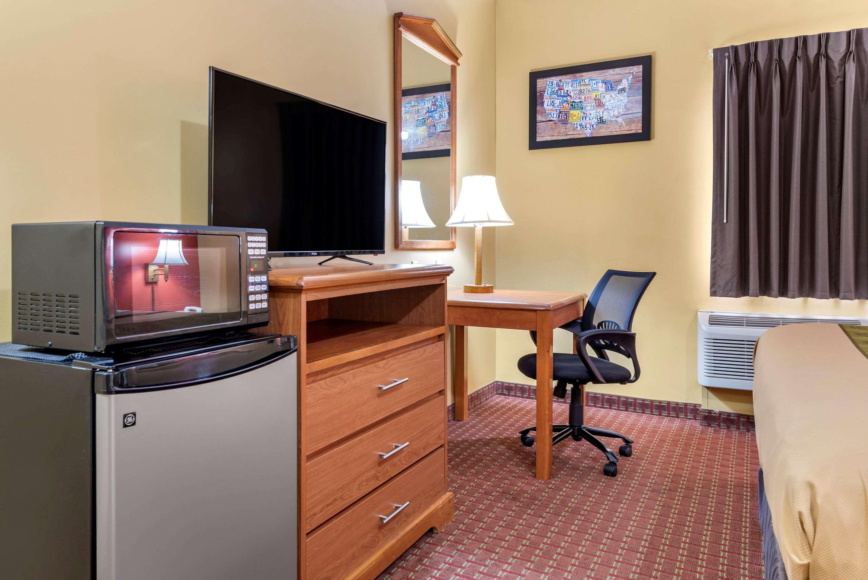 Econo Lodge Airport Louisville-Jefferson County Extérieur photo