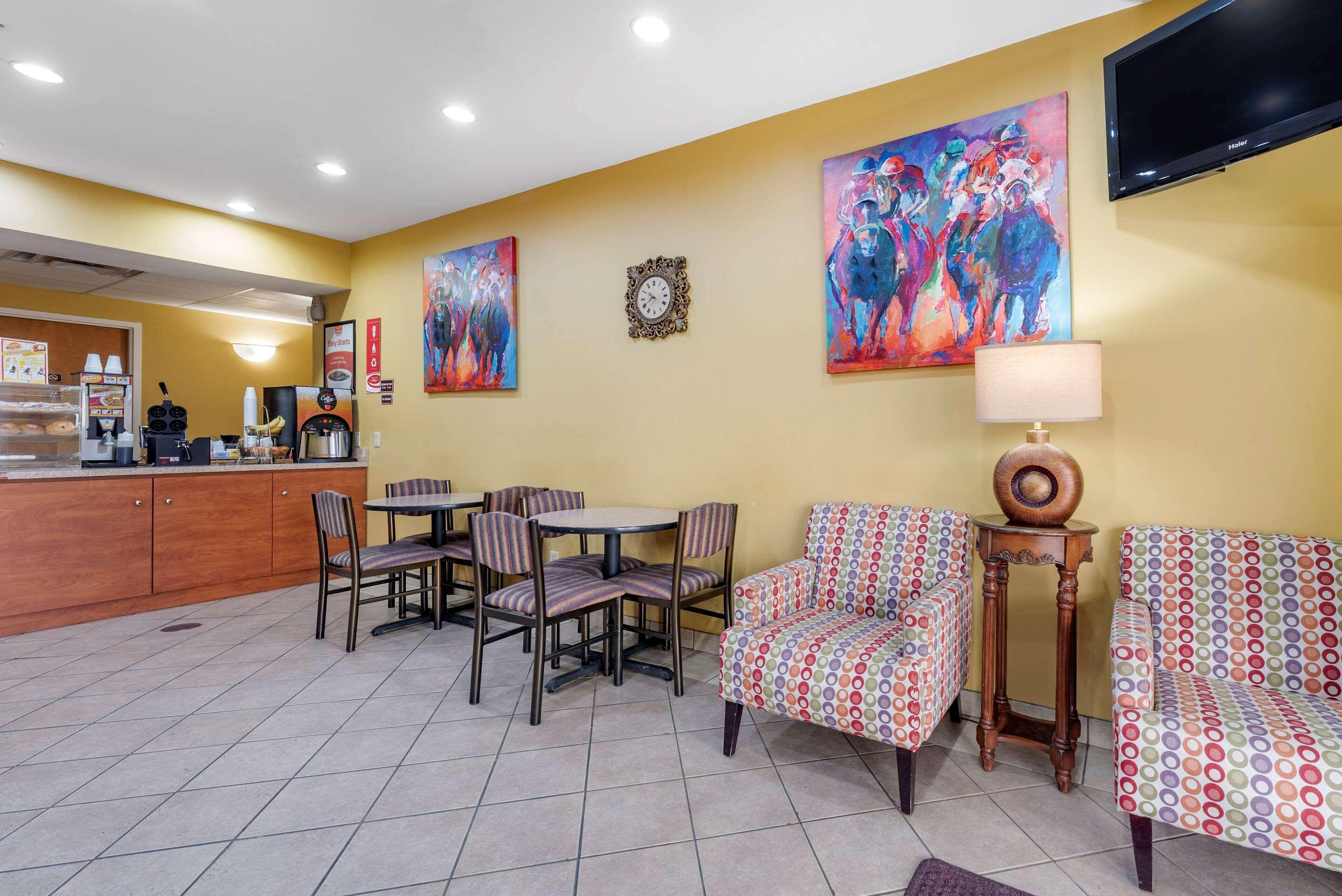 Econo Lodge Airport Louisville-Jefferson County Extérieur photo