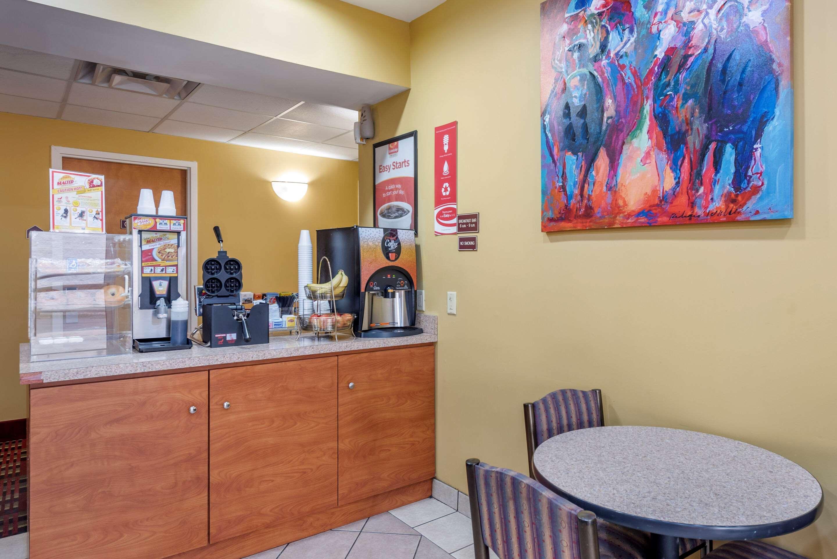 Econo Lodge Airport Louisville-Jefferson County Extérieur photo