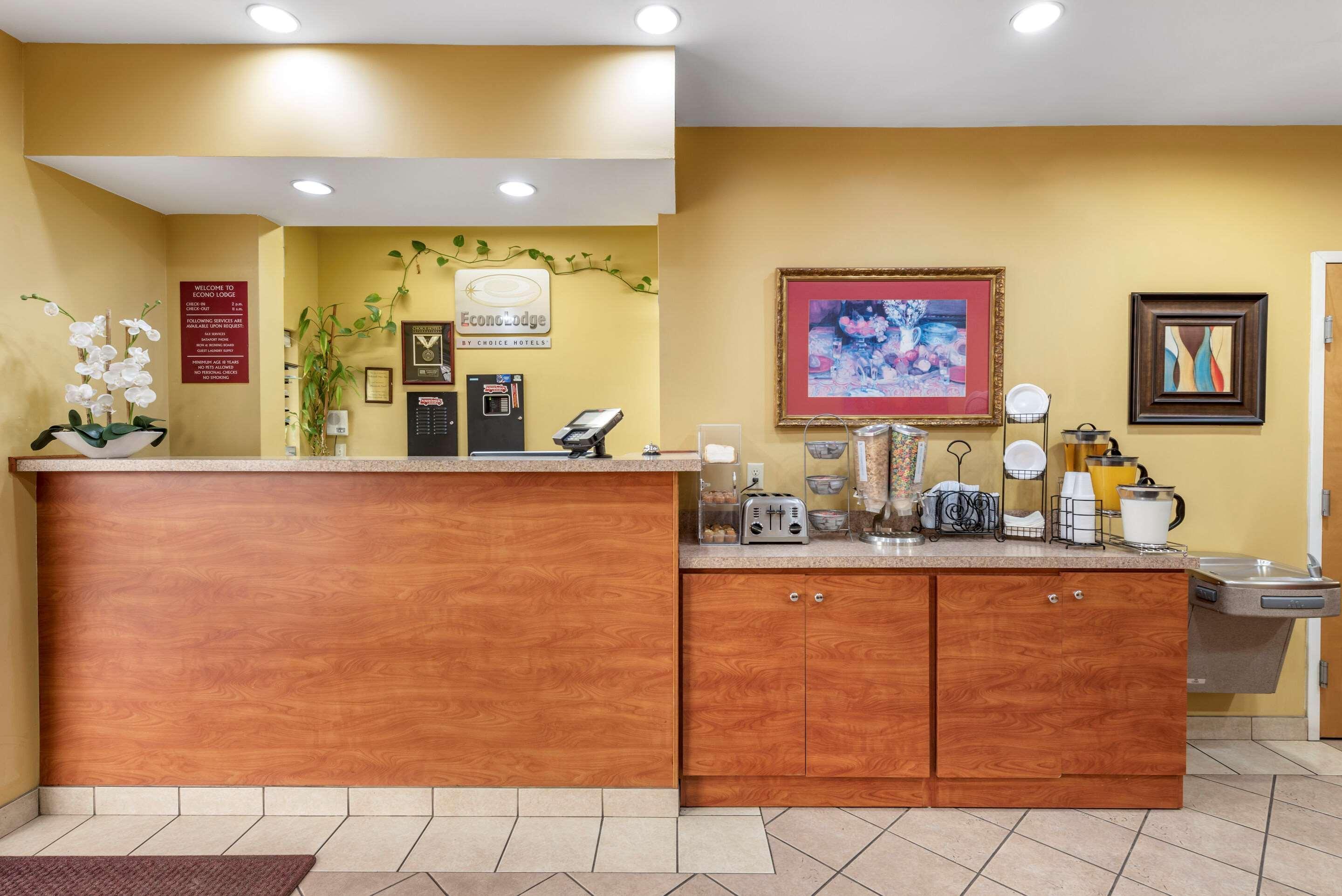 Econo Lodge Airport Louisville-Jefferson County Extérieur photo
